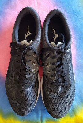 black mizuno wave sonic running shoes racing flats