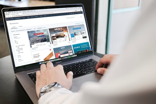 Mastering Online Reputation for Business Acquisition Mastering Online Reputation for Business Acquisition